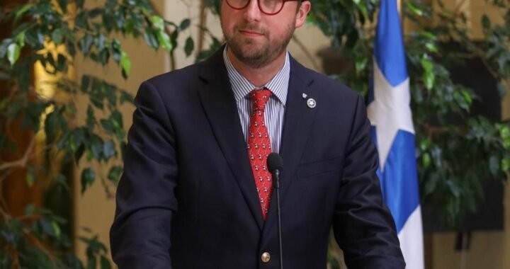 Diputado Sánchez Critica al Gobierno por Ausencia en Reunión con Vecinos Afectados por Megaincendio