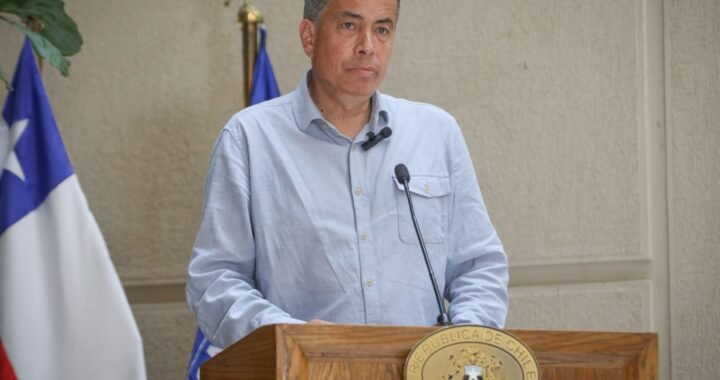 Diputado Andrés Celis y abogado Cantellano presentan querella por tráfico de influencias contra Karol Cariola
